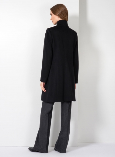 Inverted notch collar black coat crafted with pure wool